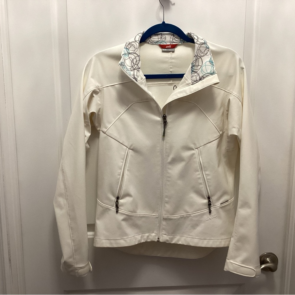 Avia White Jacket with Patterned Collar